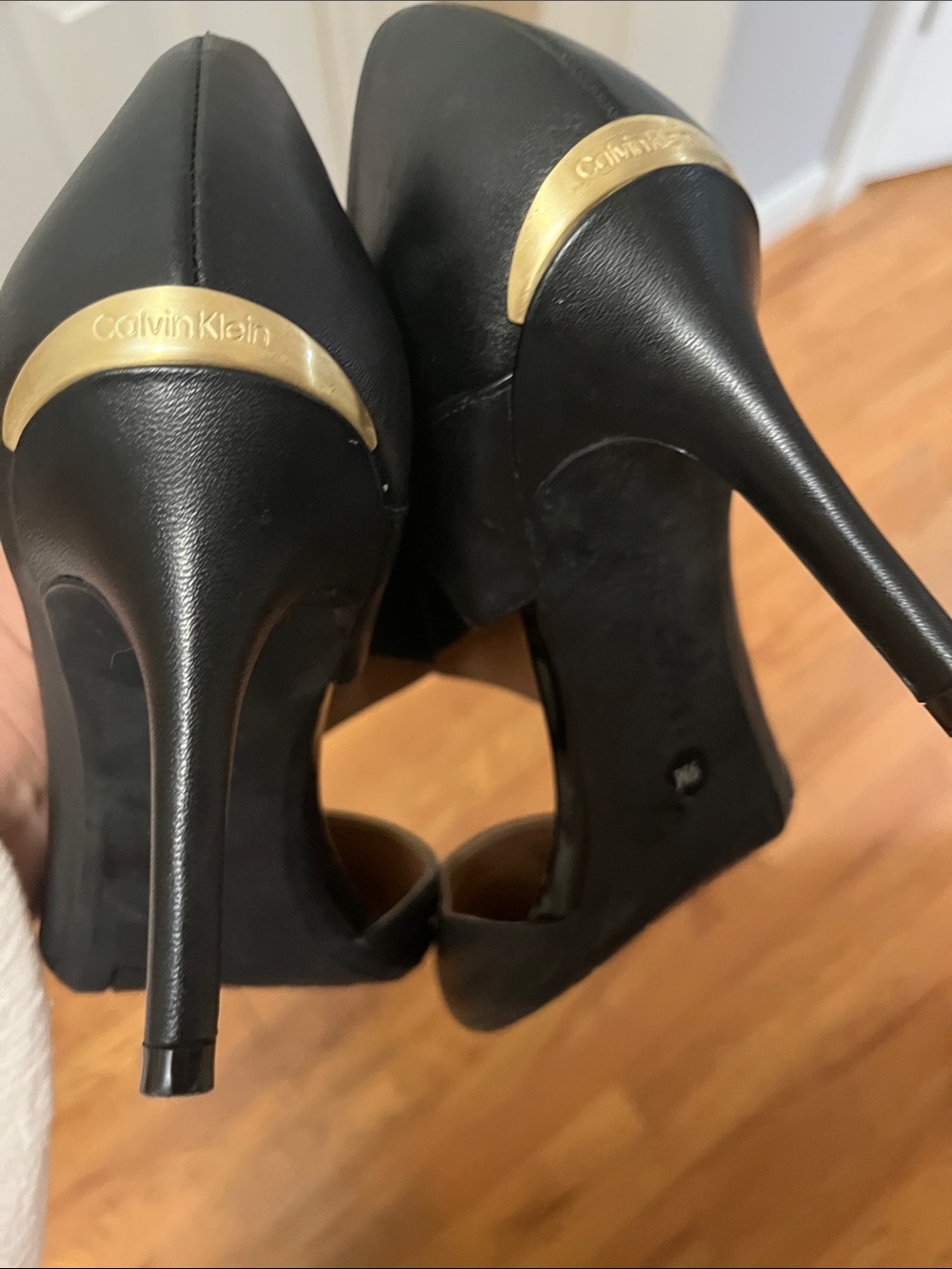 Calvin Klein matte Black Pointed Toe elastic Cutout Strap Pumps worn once - Picture 4 of 6